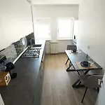 Central Apartament דירה קריובה