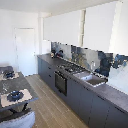 Central Apartament 克拉奥华