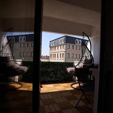 Central Apartament * קריובה